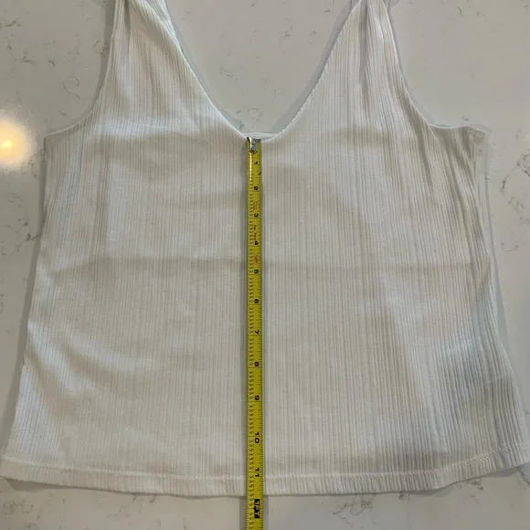 H&M Cream Crop Top, Size M - Picture 8 of 9